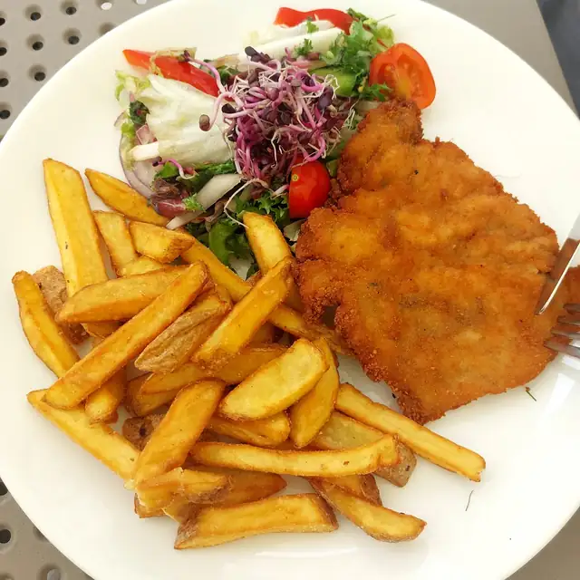 Lunch do 17:00: filet panierowany